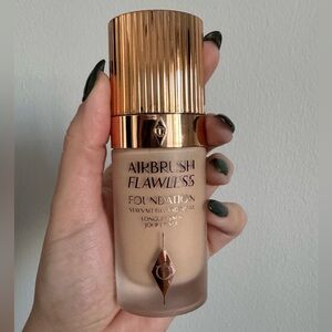 Charlotte Tilbury Airbrush Flawless Foundation - Light Beige Cool